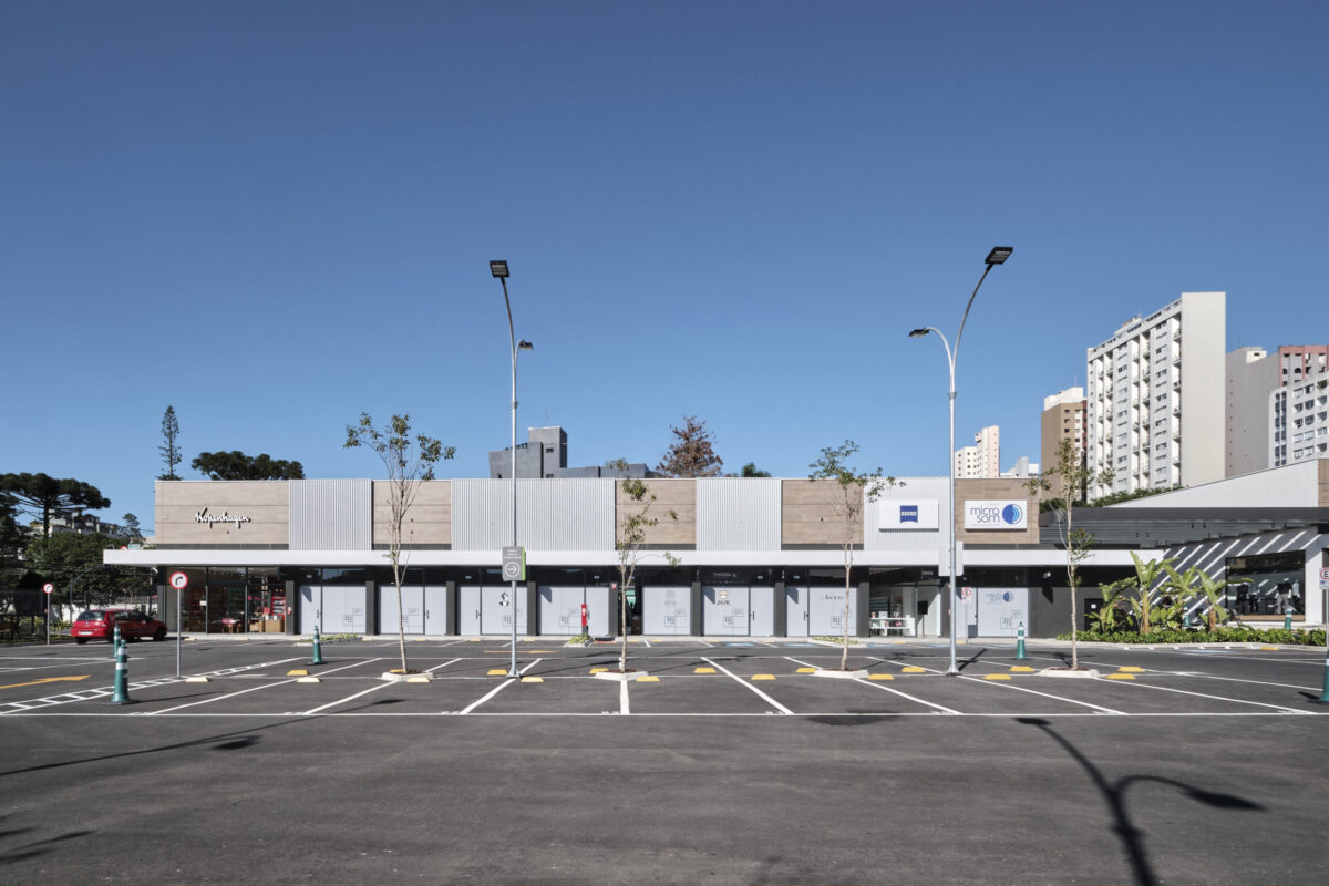 200 vagas de estacionamento