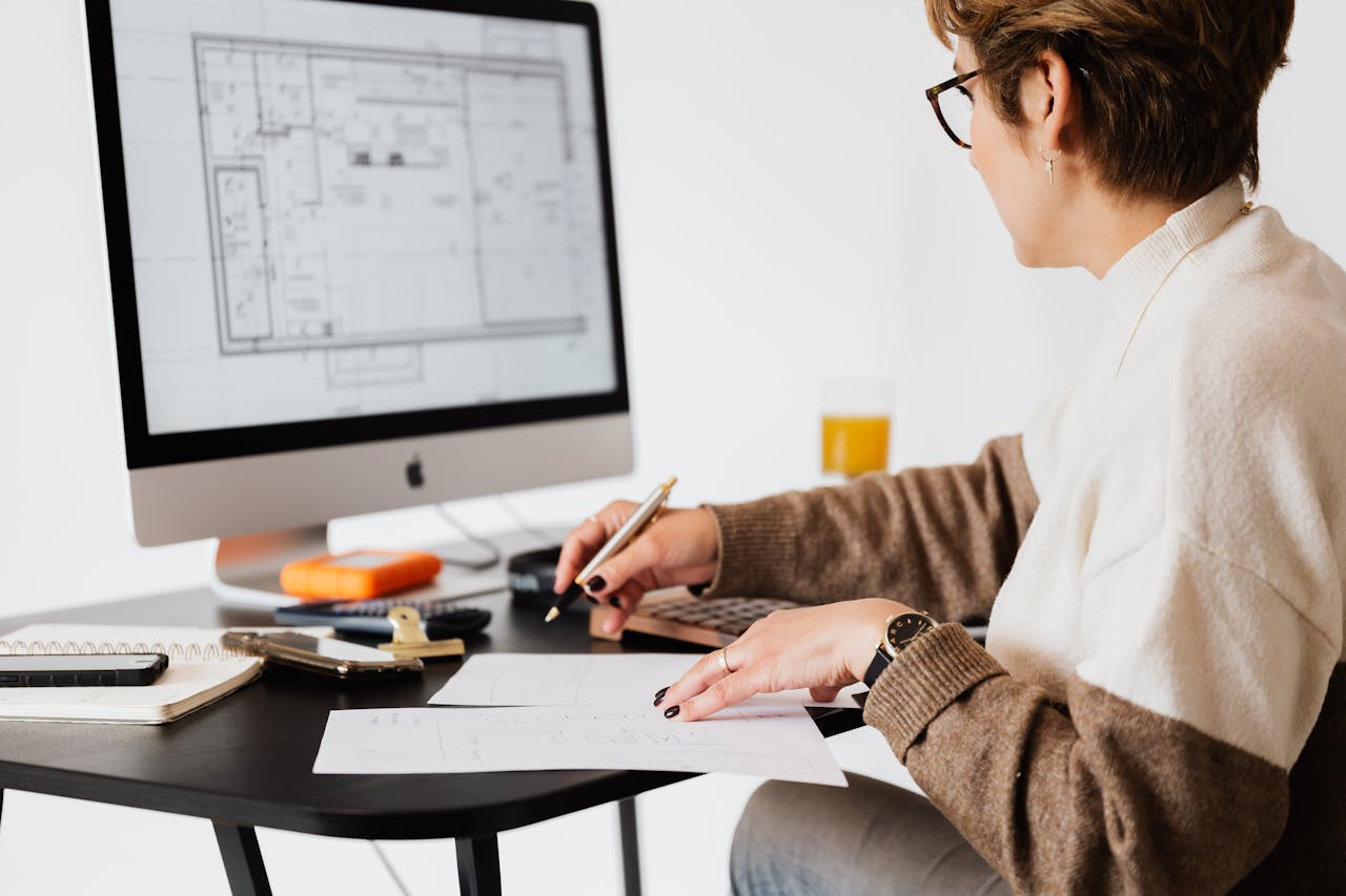 Qual a diferença entre designer de interiores e arquiteto?