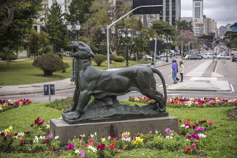 Obras de arte famosas em Curitiba: história e beleza a céu aberto